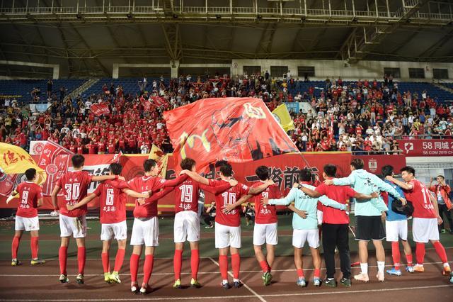 科贝记者：皇马仍在尝试续约维尼修斯，并认为他拥有非凡未来（科贝记者：皇马正推进维尼修斯续约，深信其未来无可限量）