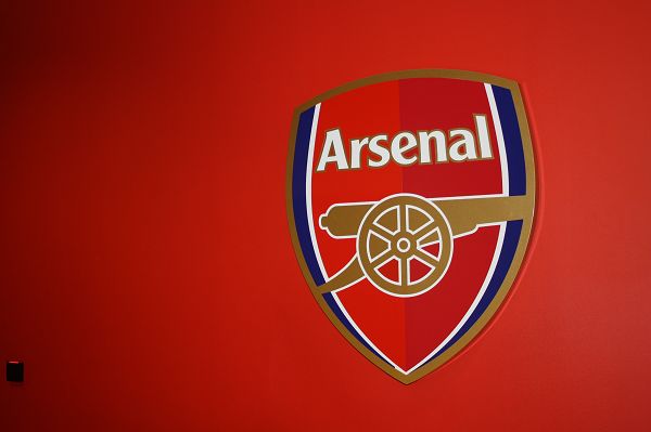 德乙半场：佐马单刀不射、阿杰伊造险，沙尔克暂0-0纽伦堡（德乙半场战报：佐马失单刀、阿杰伊造险，沙尔克暂与纽伦堡0-0僵持）