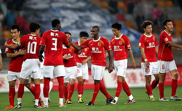 法比奥庆祝足协杯夺冠：将永远存在的时刻，一切荣耀归于上帝（法比奥欢庆足协杯加冕：这一刻将永存，一切荣耀献给上帝）