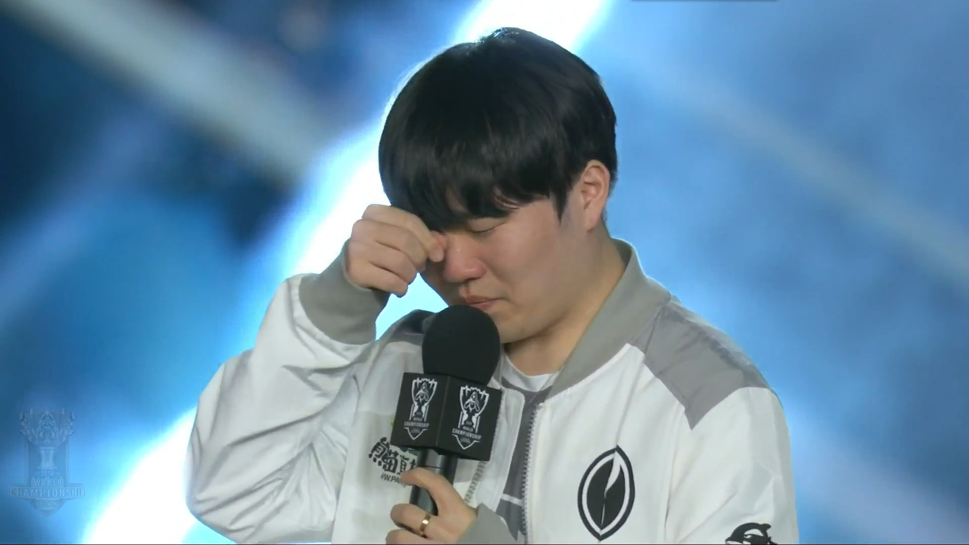 爆料人：左手合同有自动续约条款 要左手只能破坏条件／支付转会费