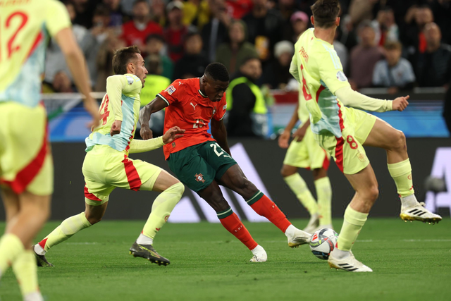 徐正源刚跟蓉城续约，就钦点斯坦丘和巴尔加斯转会入队，引发热议