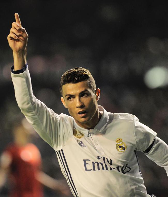 帕克：齐尔克泽远不及谢什科，德利赫特已成英超最佳后卫之一（帕克评价：齐尔克泽不及谢什科，德利赫特已跻身英超顶级中卫行列）