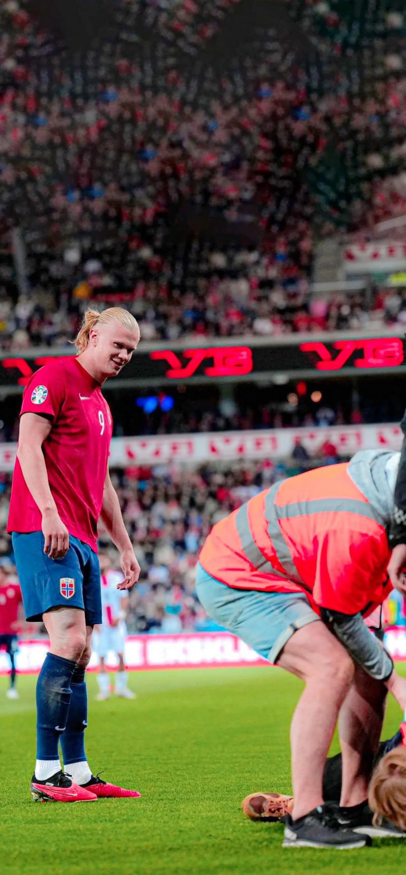 加纳乔点赞罗马诺动态，内容是切尔西已经将他列入引援名单