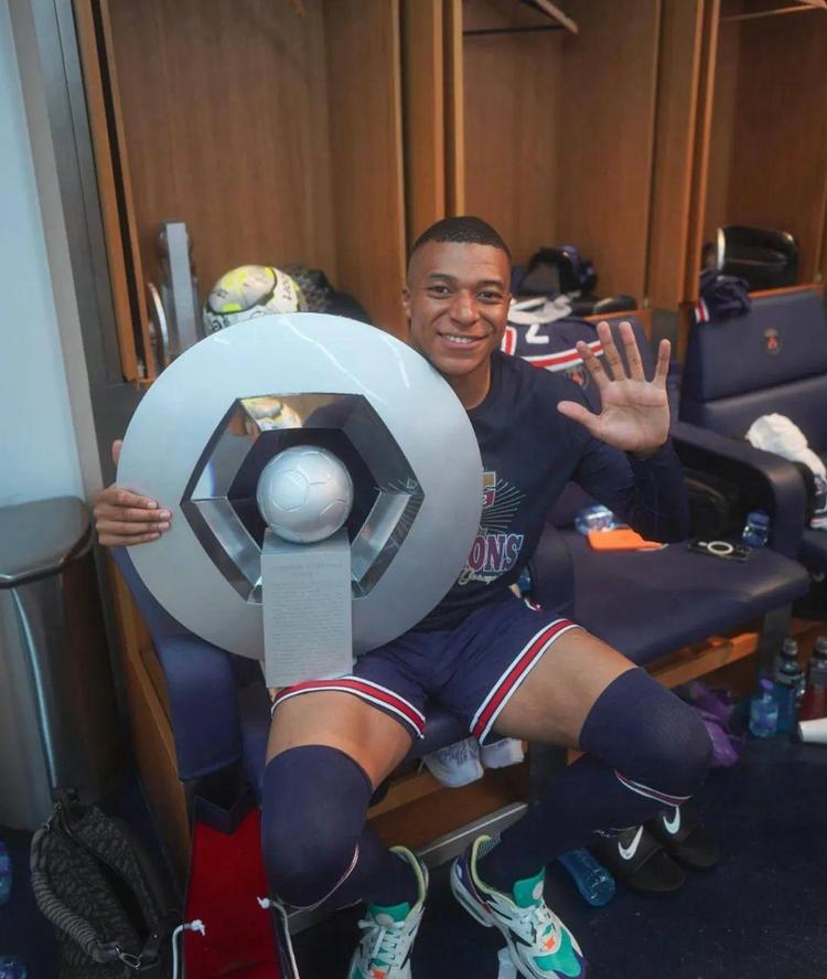 曼联U18以7-0狂胜利物浦U18，15岁加布里埃尔戴帽