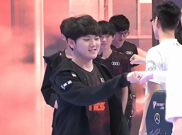 霍亚铁血安贝萨名副其实。贝卢加占据优势。兰博被抓并被沉默。 ThunderTalk Gaming 击败了 Team WE 。