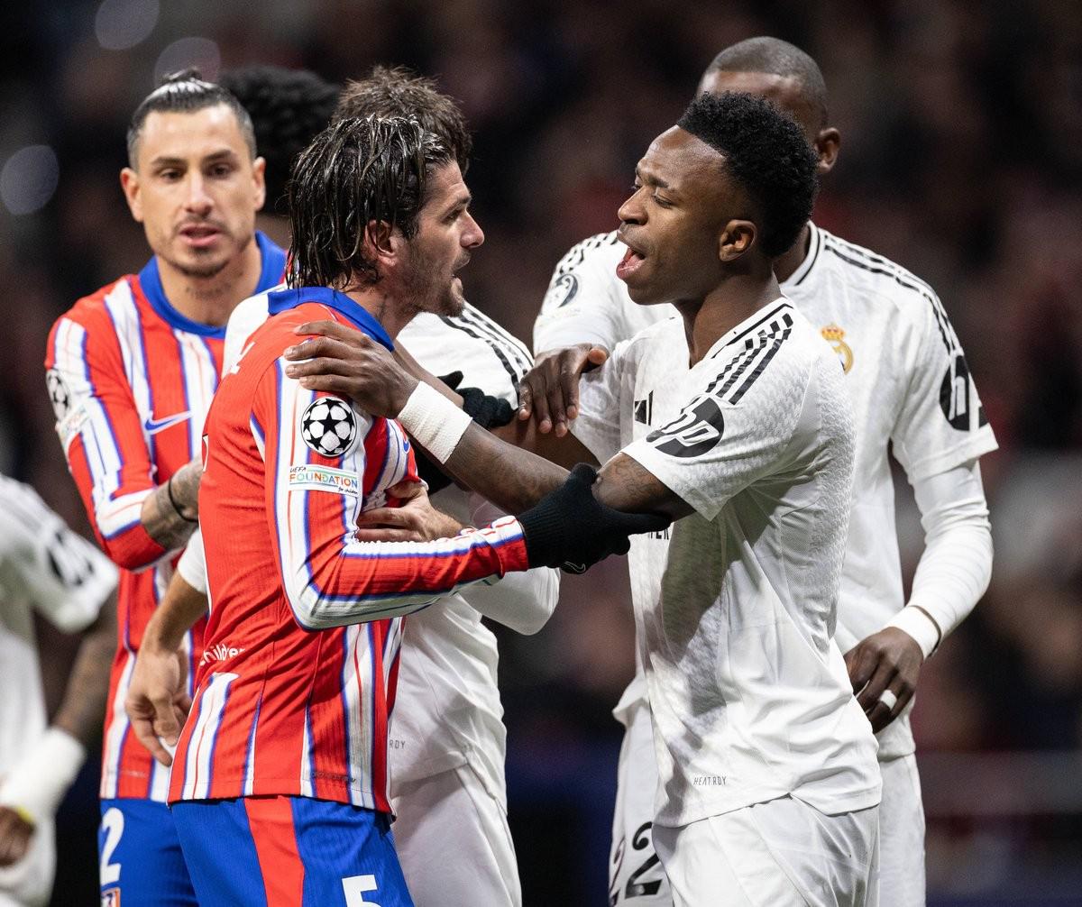 卡卢卢：斯帕莱蒂要求很高；我们可以随时切换三后卫或四后卫