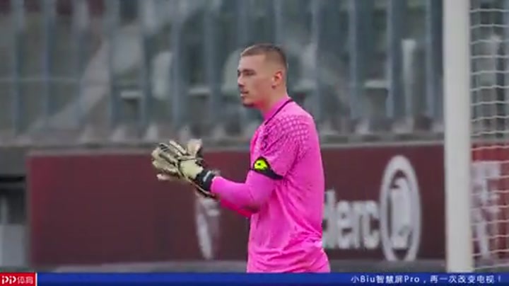 曼联考虑签下巴莱巴，期待填补中场空缺，暂无戈麦斯交易计划。